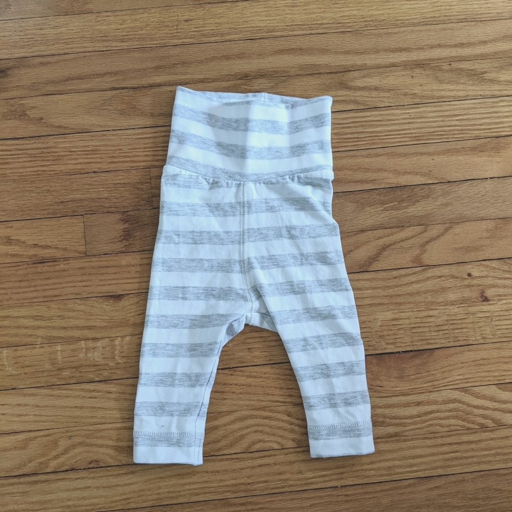 ☁️ 5/$20 H&M 1-2 Month Leggings